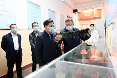 尊師重教，厚植創(chuàng)新沃土——胡昌升哈爾濱看望慰問(wèn)高校教師并調(diào)研自然科學(xué)研發(fā)工作